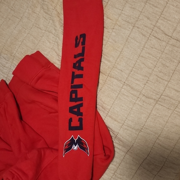 Washington Capitals Hooded Sweatshirt - Picture 3 of 4